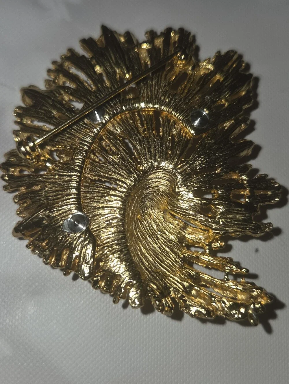 N/A elegant gold